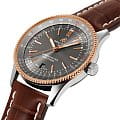 Breitling Breitling Navitimer Automatic 41 U17326121M1P2  наручные мужские часы фото под углом.