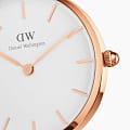 Daniel Wellington Daniel Wellington Petite Durham DW00100228 petite шведские женские часы на браслете кожаный боковой вид